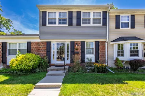 19705 Hayes Ct, Northville, MI 48167