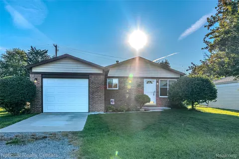 38251 Cherry Ln, Harrison, MI 48045