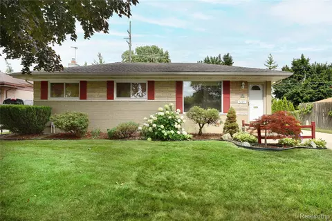 32241 Hawthorne Dr, Warren, MI 48092