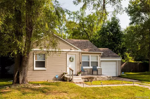 20210 Westhampton Ave, Southfield, MI 48075