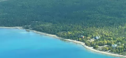 33882 S Dix Point Rd, Drummond, MI 49726