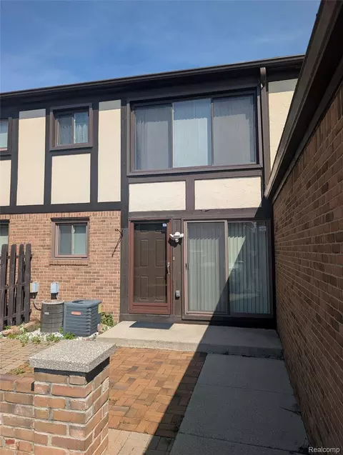 303 Country Club Dr UNIT ED STATES, Saint Clair Shores, MI 48082