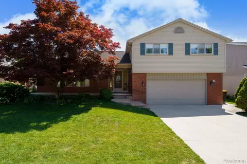 1561 Glen Ln, Trenton, MI 48183