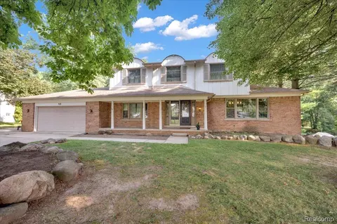 928 Hampstead Ln, Rochester Hills, MI 48309