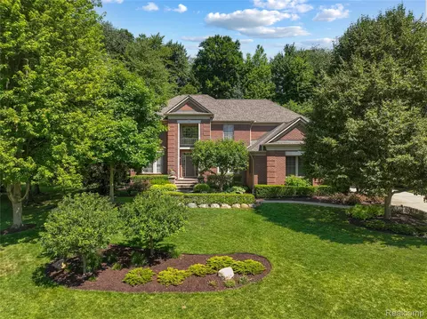 8245 Endicott Ln, Canton, MI 48187