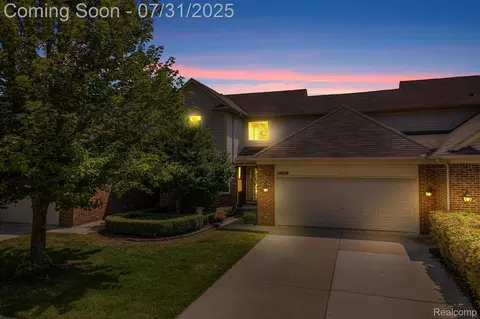 20838 Sleepy Hollow Dr, Macomb, MI 48044