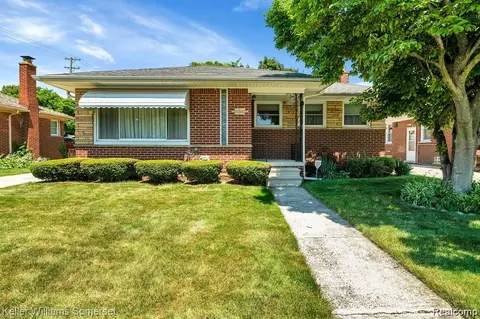 18015 Empire Ave, Eastpointe, MI 48021