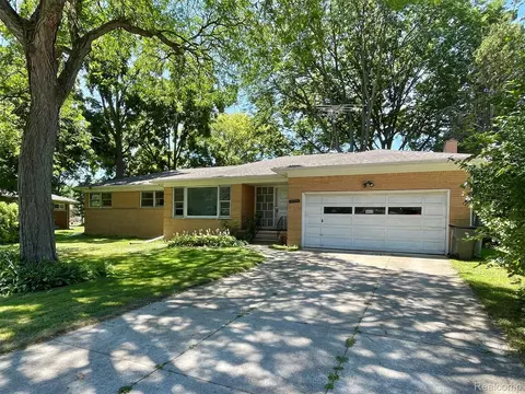 38159 S Julian St, Clinton Township, MI 48036