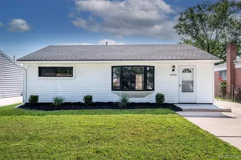 29416 Mcdonald St, Roseville, MI 48066