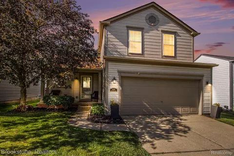 5079 Whispering Glen Trl, Grand Blanc, MI 48442