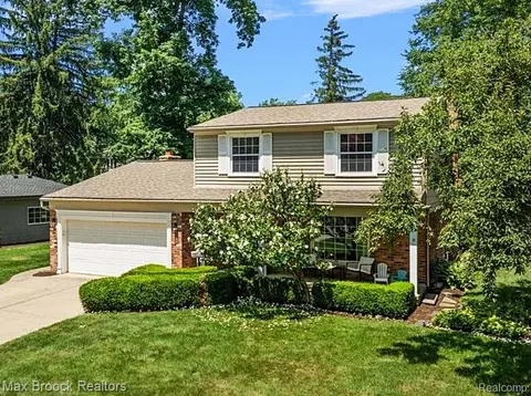 15940 Lauderdale Ave, Beverly Hills, MI 48025