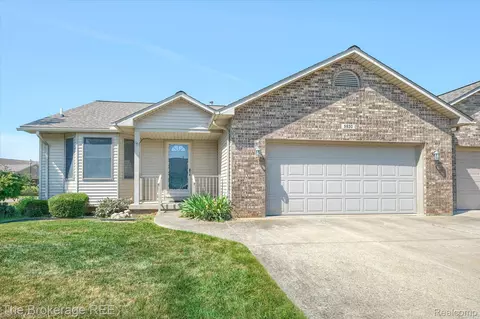 5930 Cross Creek Dr #246, Swartz Creek, MI 48473
