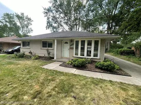 27441 Red Leaf Ln, Southfield, MI 48076