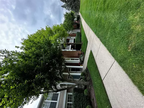 6536 Shetland Ct, Utica, MI 48316