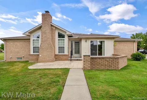 30608 Eleanor Ct, Chesterfield, MI 48051