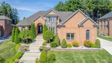 3350 Creekview Dr, Davison, MI 48423
