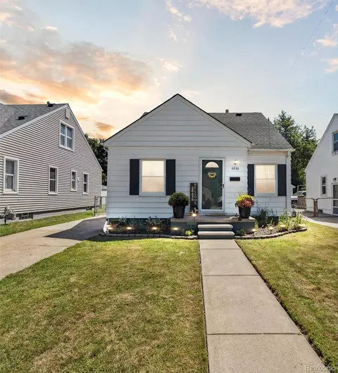 6839 Weddel St, Taylor, MI 48180