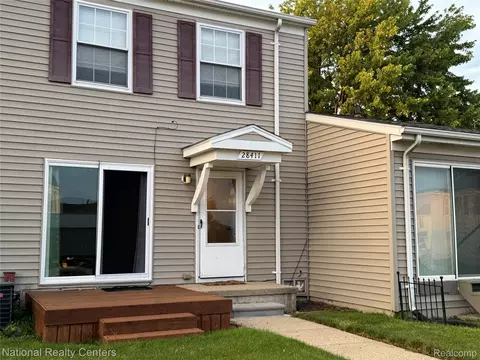 28411 Raleigh Crescent Dr, New Baltimore, MI 48051