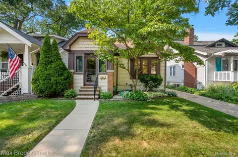 47 Wellesley Dr, Pleasant Ridge, MI 48069