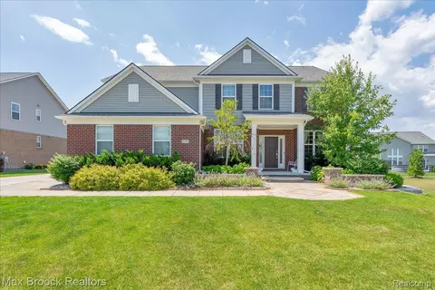 1043 Kendall Ct, Orion, MI 48360