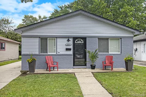 8105 Syracuse St, Taylor, MI 48180