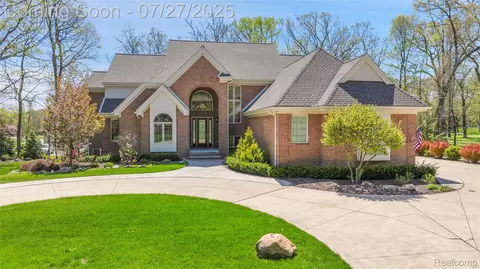 736 Inverness, Highland, MI 48357