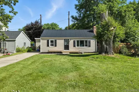 2311 Elmwood St, Port Huron, MI 48060