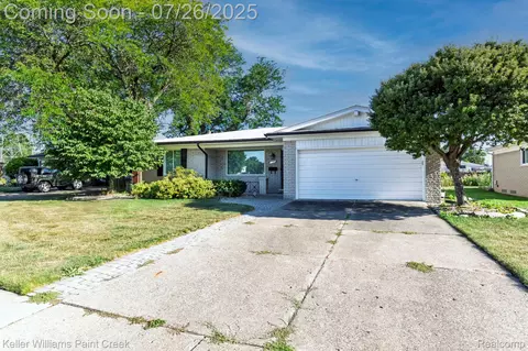 11756 Canterbury Dr, Warren, MI 48093