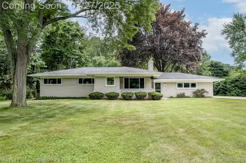 1751 Ansal Dr, Rochester Hills, MI 48309