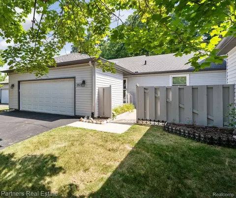 2925 E Telluride, Genoa, MI 48114