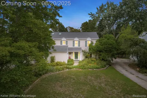 5594 Bayswater Rd, West Bloomfield, MI 48322