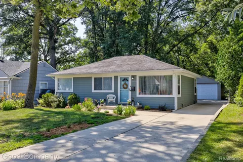 15925 W 14 Mile Rd, Beverly Hills, MI 48025