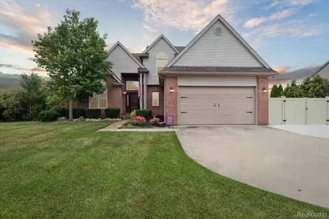 5405 Spitfire Dr, Newport, MI 48166