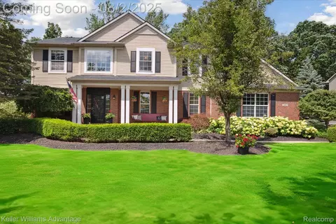 1351 Cartwright Ln, South Lyon, MI 48178