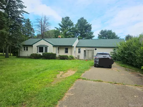 4242 Jones Rd, North Branch, MI 48461