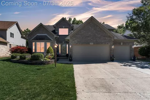 26701 Hawthorne Blvd, Flat Rock, MI 48134