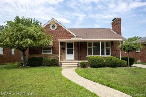 16123 Bell Ave, Eastpointe, MI 48021