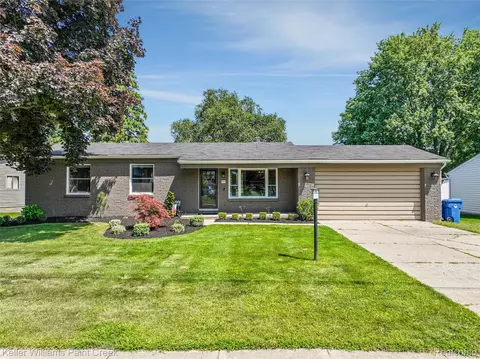 5842 Pleasant Dr, Waterford, MI 48329