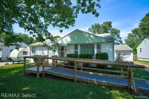 1484 Ronnie St, Flint, MI 48507