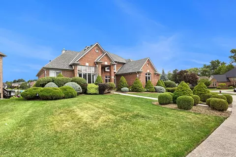 53527 Cherrywood Dr, Shelby Township, MI 48315