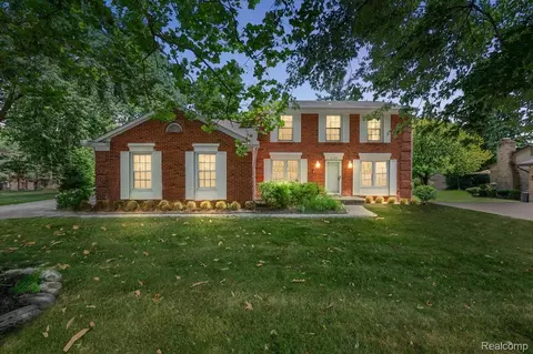 21309 Parklane St, Farmington Hills, MI 48335