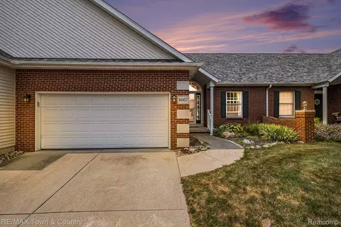 4067 Squire Hill Dr #38, Mount Morris, MI 48433