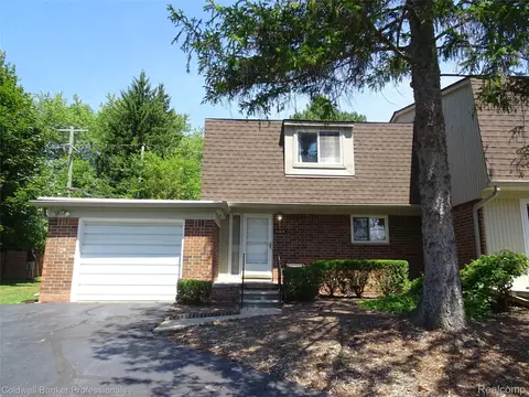 1194 Rolling Hills Dr, Bloomfield Township, MI 48302