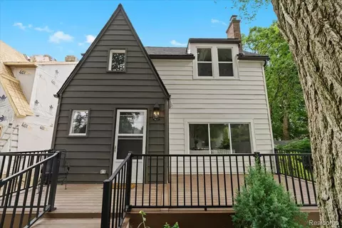 2804 Shenandoah Dr, Royal Oak, MI 48073