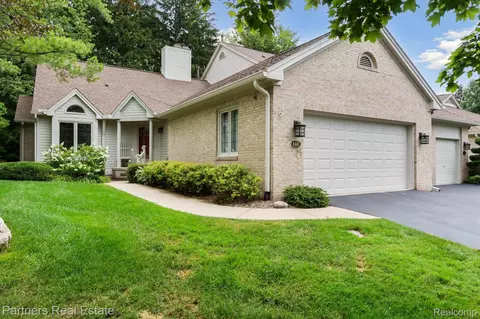 4445 Golf View Dr, Genoa, MI 48116