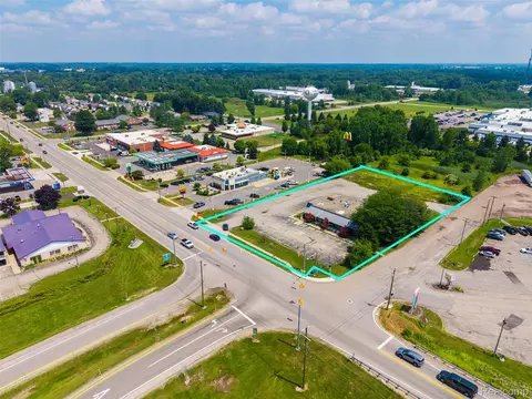 963 S Grand Ave, Fowlerville, MI 48836