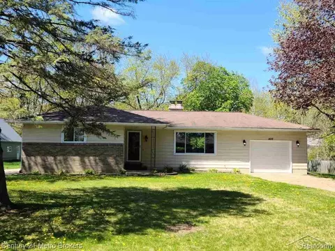409 Abingdon St, Chesaning, MI 48616