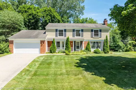 5127 Iron Gate Rd, Bloomfield Hills, MI 48304