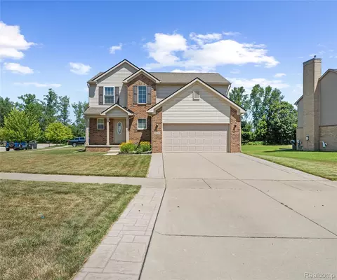 39320 Huron Pkwy, Westland, MI 48185