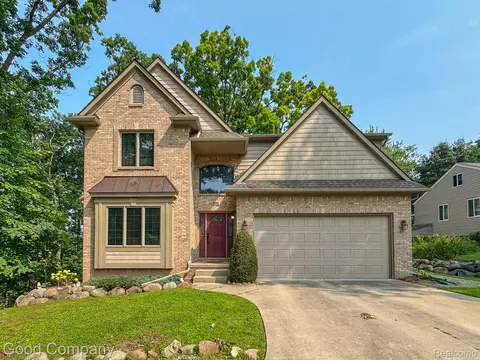 208 Cloverport Ave, Rochester Hills, MI 48307